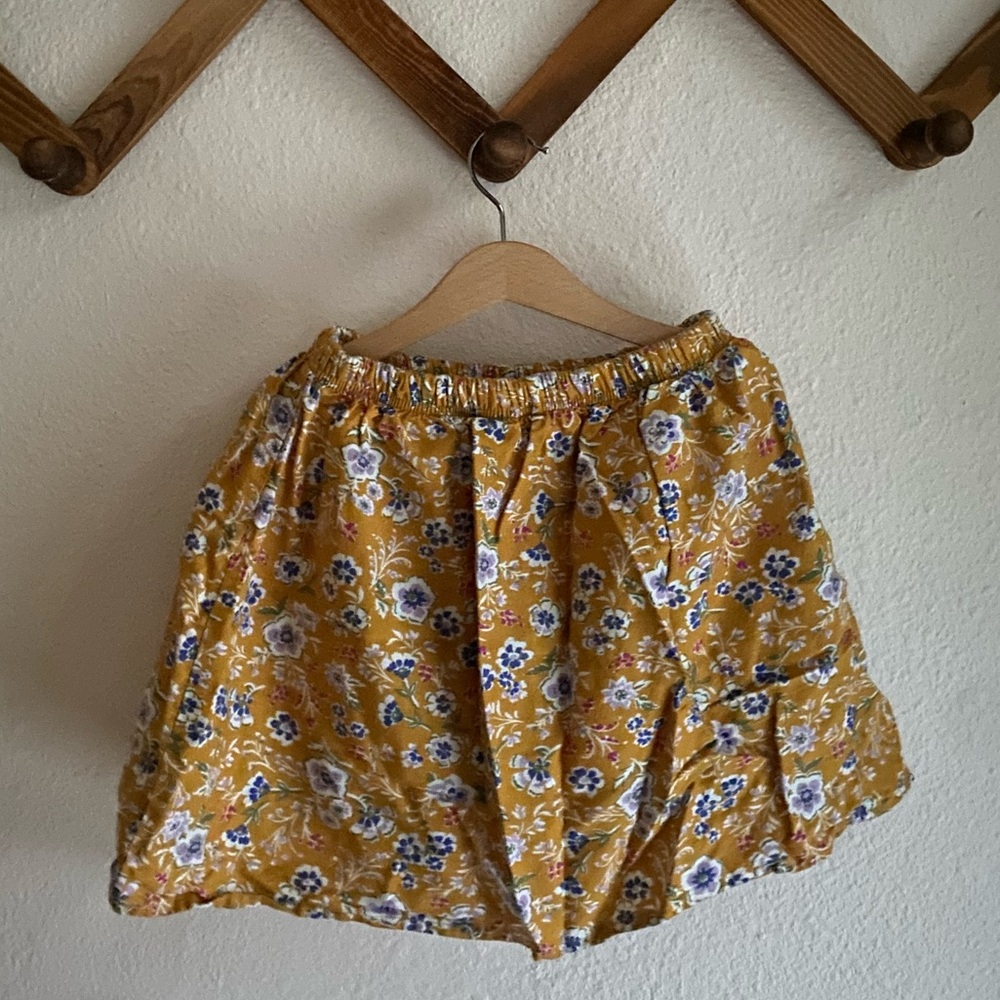 Yellow Floral Skirt w/ shorts sz 8 EUC